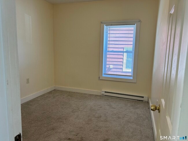 Building Photo - 166 Norwich Ave