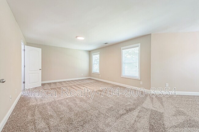 Building Photo - 1020 Ridgehaven Rd