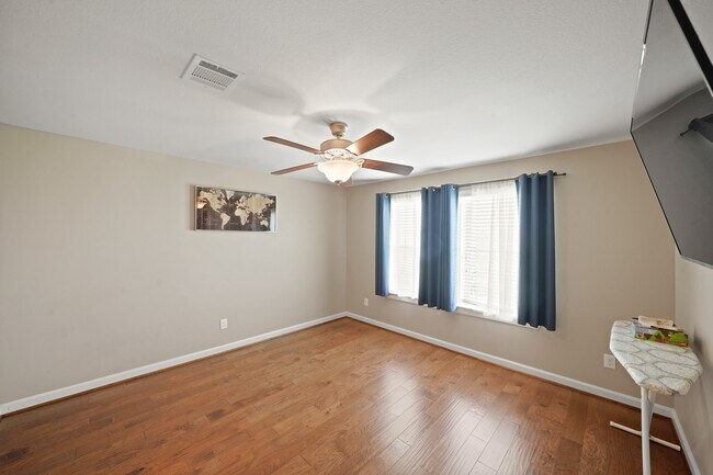 Building Photo - 249 Castlegate Ln