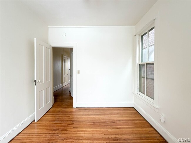 Building Photo - 507 Henry St