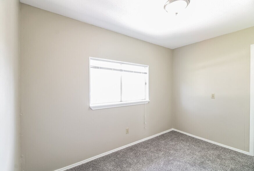 Building Photo - 901 Briarcreek Dr
