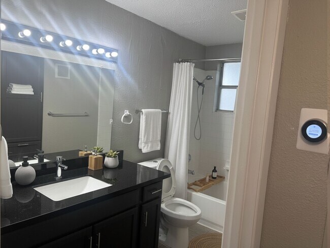 Building Photo - 7400 Bellerive Dr