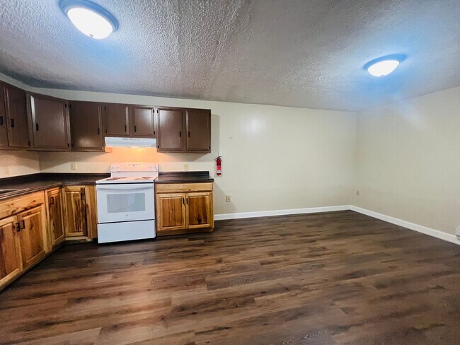 Building Photo - 1107-1111 Burns Ave