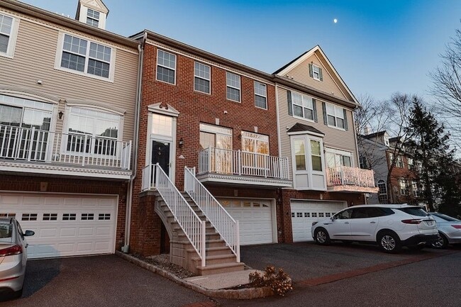 Building Photo - 6 Carpenter Ct