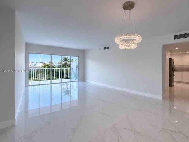 Building Photo - 500 Bayview Dr