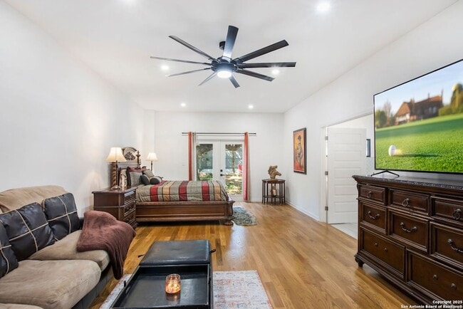 Building Photo - 423 College Blvd