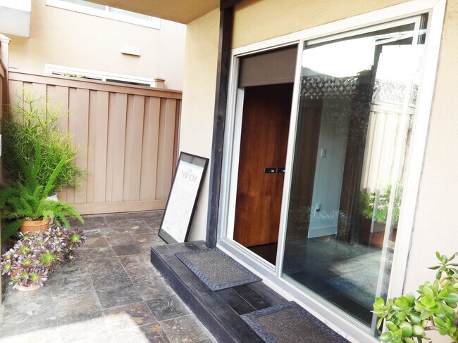 Patio outside of Living room/Dining room - 1010 Palm Ave