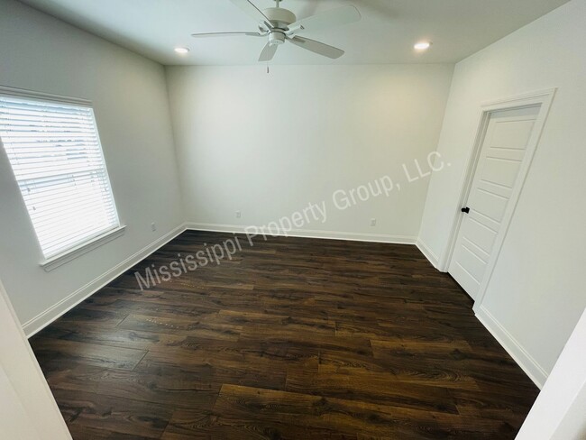 Building Photo - 3BD/3.5BA FOR RENT IN MEADOWCREST