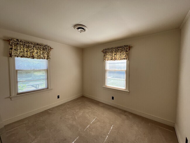 Building Photo - 3205 Bridges St