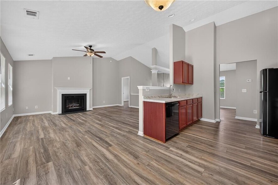 Building Photo - 437 Waterbury Way