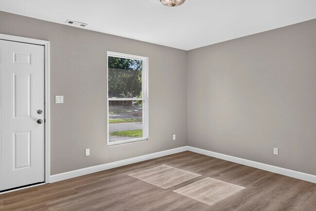 Building Photo - 2209 Campus Dr