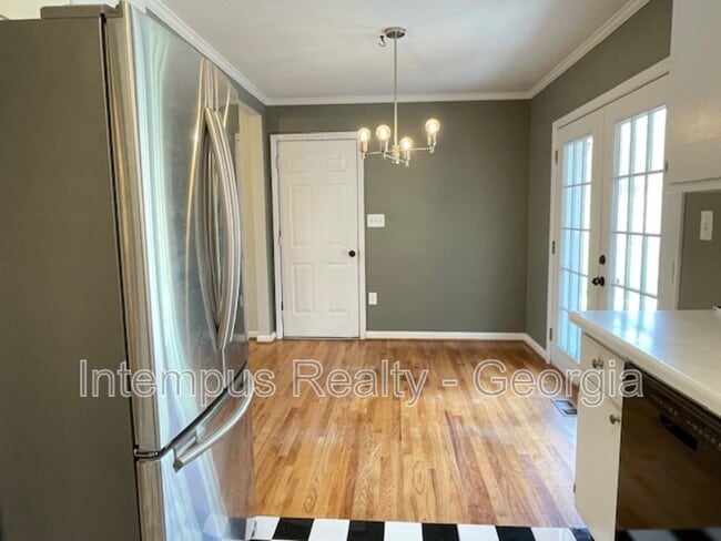 Building Photo - 633 White St