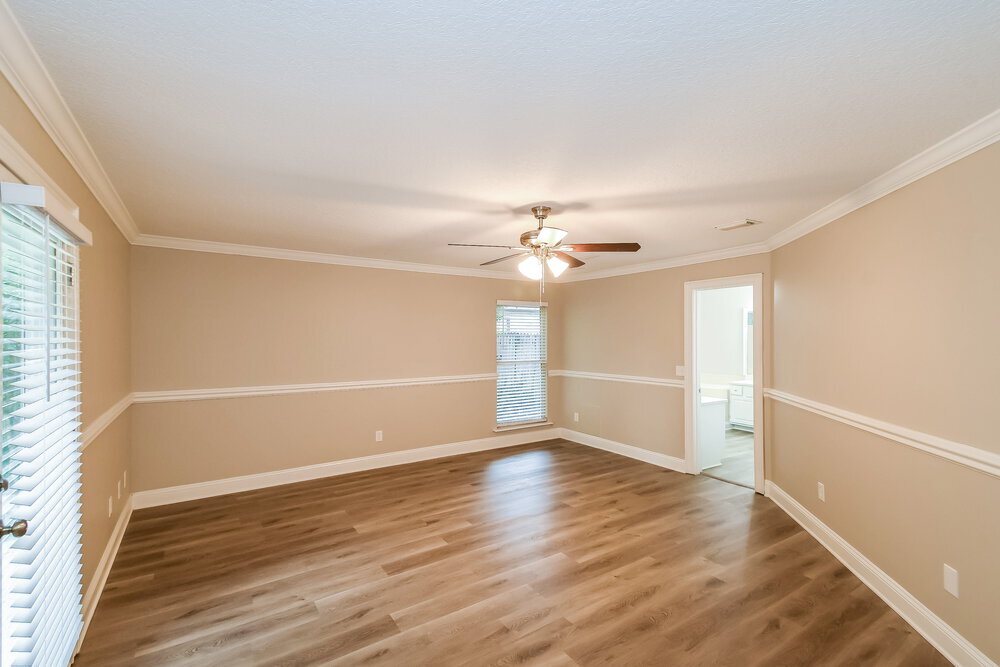 Building Photo - 8233 Lakemont Dr