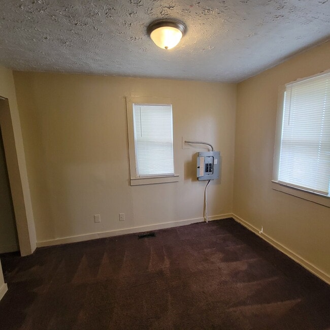 Building Photo - Garfield Park/South Indy 3BR House w/Garage!