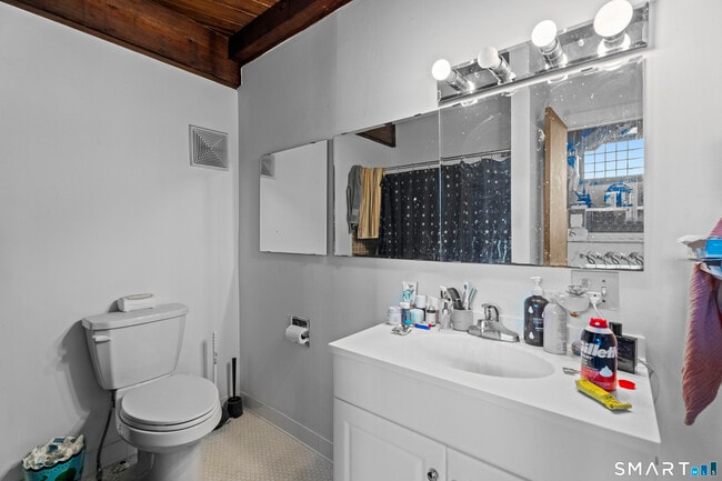 Building Photo - 251 Lawrence St