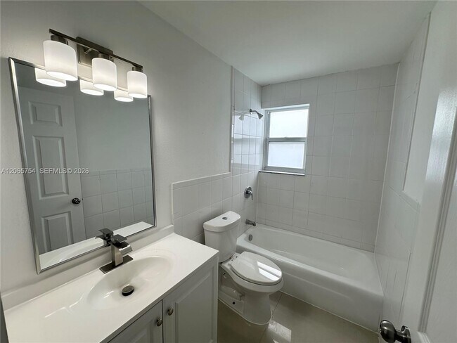Building Photo - 5211 SW 91st Ave