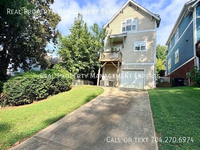 Building Photo - 319 Woodvale Pl