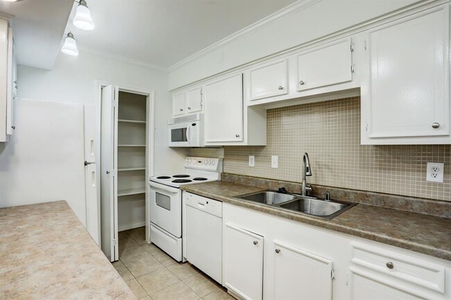 Building Photo - 11540 Chimney Rock Rd