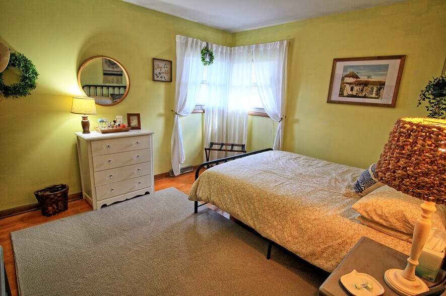 Building Photo - 12049 W Grange Ave