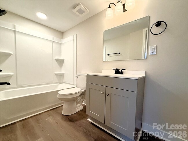 Building Photo - 801 Davenport St