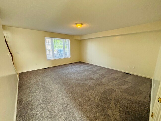 Building Photo - 2 Bedroom, 2.5 Bath Townhouse
