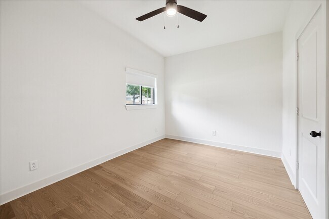 Building Photo - 10159 Brinwood Dr