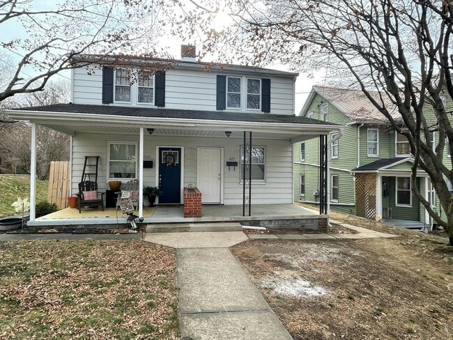 Building Photo - Nice two-story half duplex in Waynesboro, PA