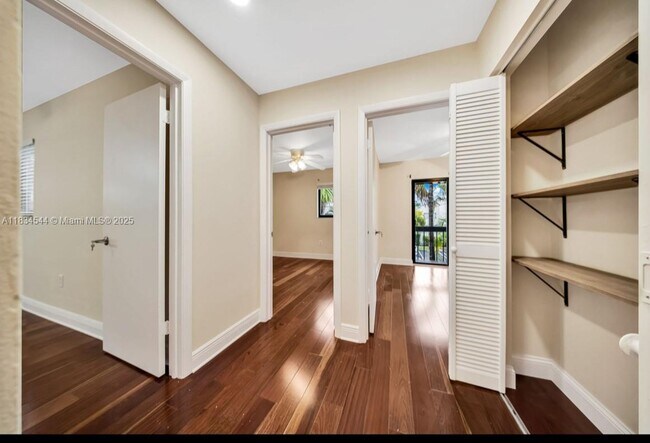 Building Photo - 4718 SW 67th Ave
