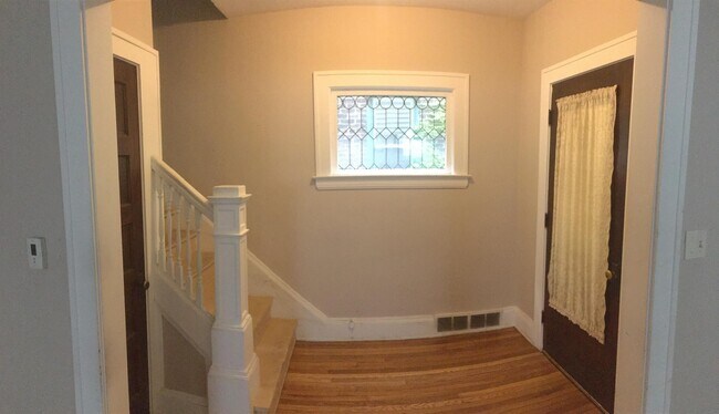 Building Photo - 2280 Grandview Ave