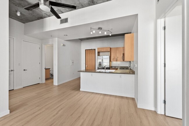 Building Photo - BRAND NEW FLOORS! Spacious 2 Bedroom 2 Bathroom at M2i in Downtown San Diego