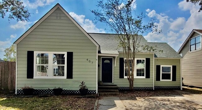 Primary Photo - 407 E Defee Ave