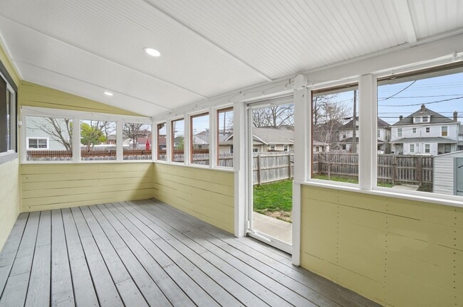 Building Photo - 270 S Cypress Ave