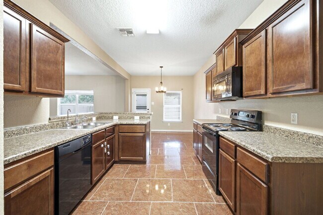 Building Photo - House in a Gated community with SOLAR PANELS!
