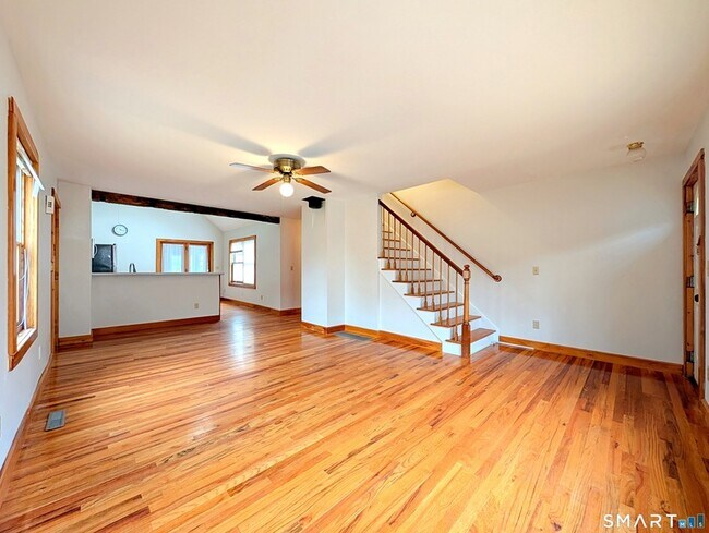 Building Photo - 434 Main St