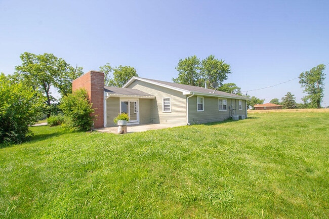 Building Photo - 1303 E Smiley Ln