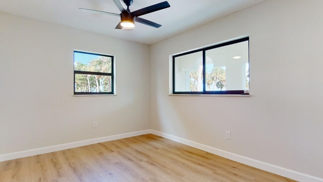 Building Photo - 4003 S Indian River Dr