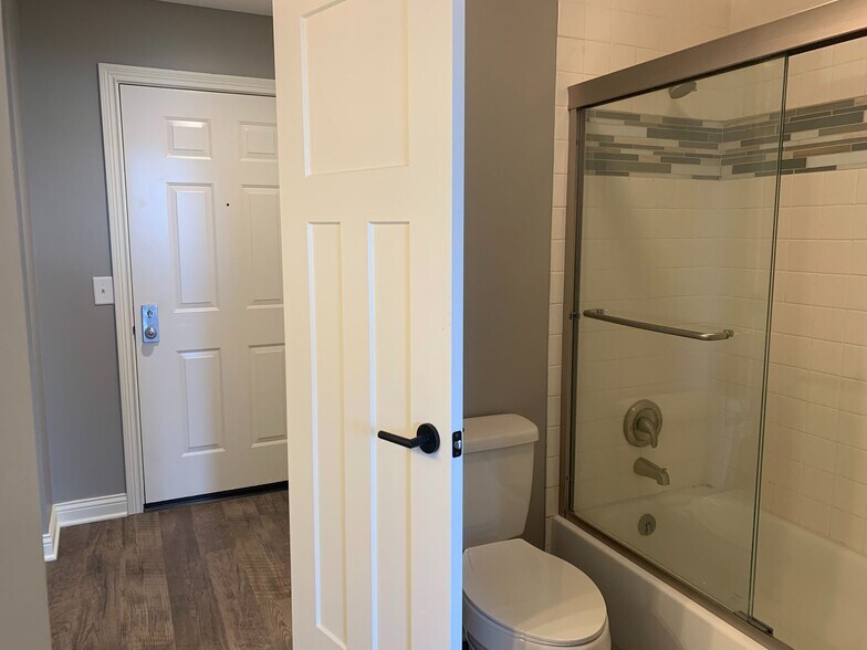 Building Photo - 112 W Washington Blvd