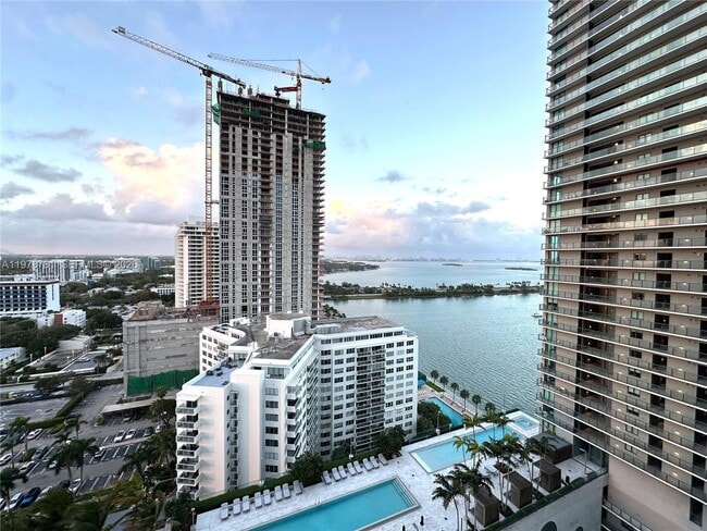 Building Photo - 650 NE 32nd St