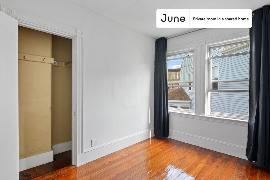 Building Photo - Room in Shared 6 bed/2 bath home