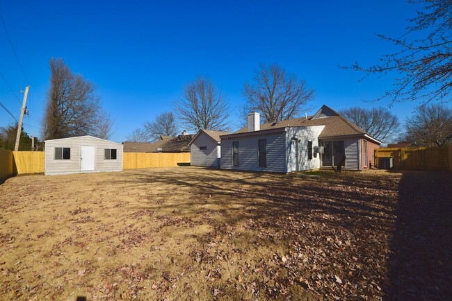 Building Photo - Very nice 3 bed 2 bath home near E. Holmes...