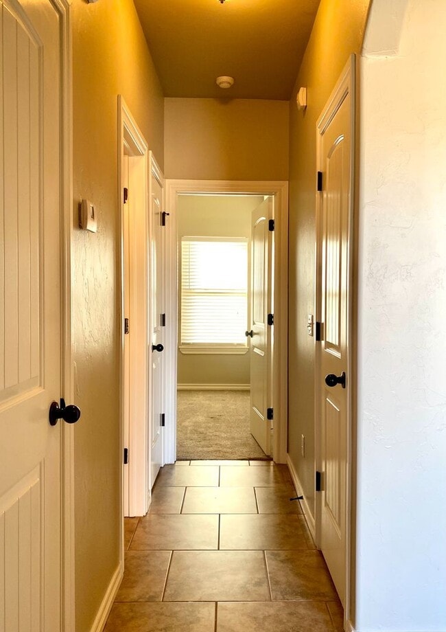 Building Photo - 3 Bed, 3 Bath With Bonus Room in Deer Creek Schools