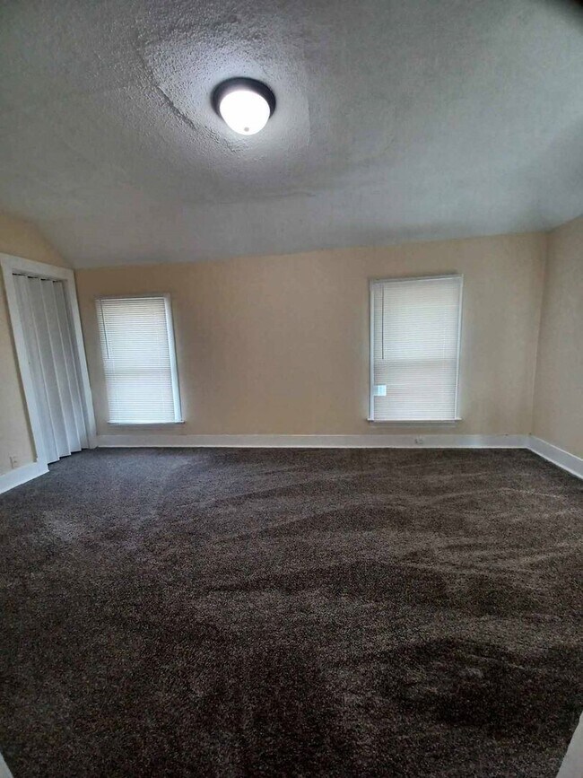 Building Photo - 2 Bedroom House for Rent - North of Swedish American Hospital