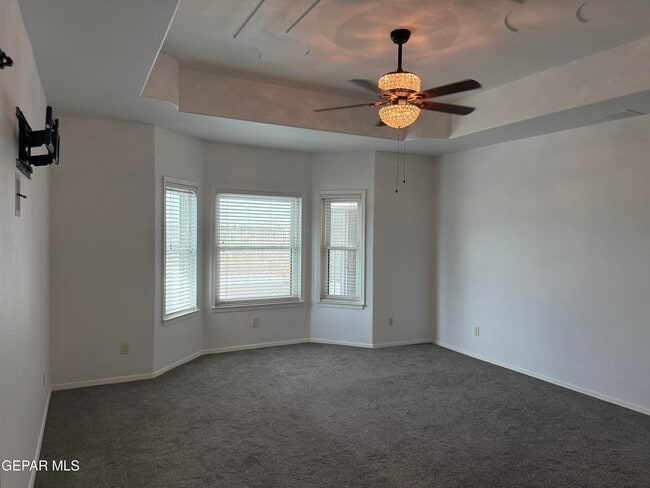 Building Photo - 1605 Playa Del Sol St
