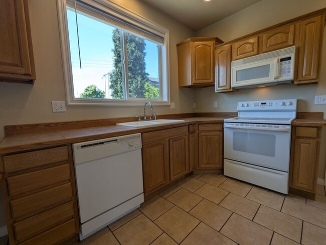 Building Photo - 3-Bedroom, 1.5-Bath Home In Bethel Danebo ...