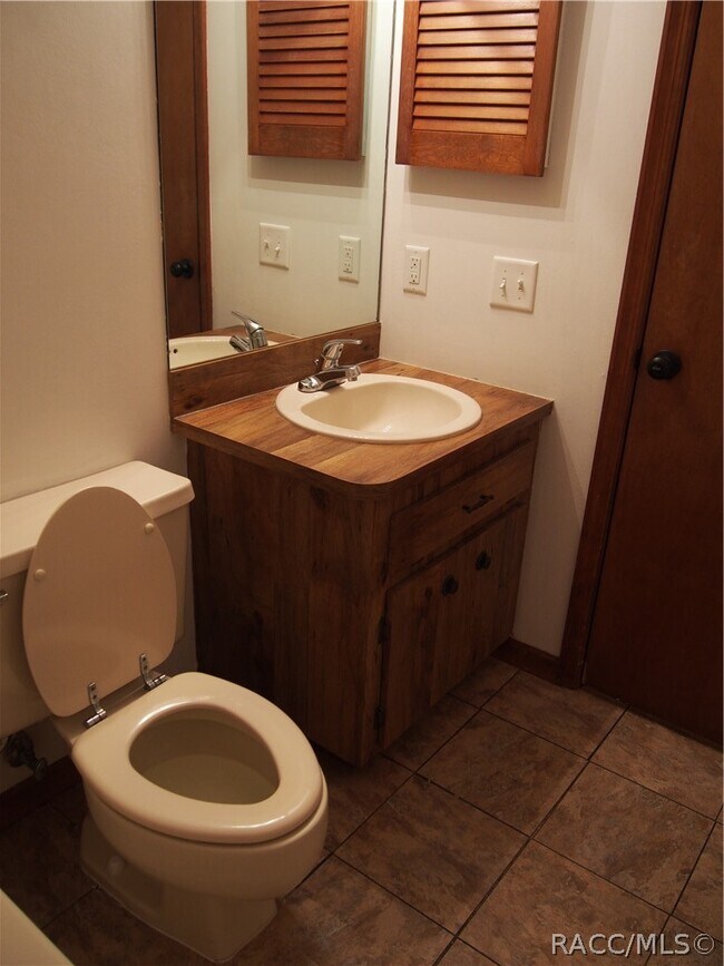 Building Photo - 210 Talmage Ave