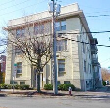 Building Photo - 3015 West Ave