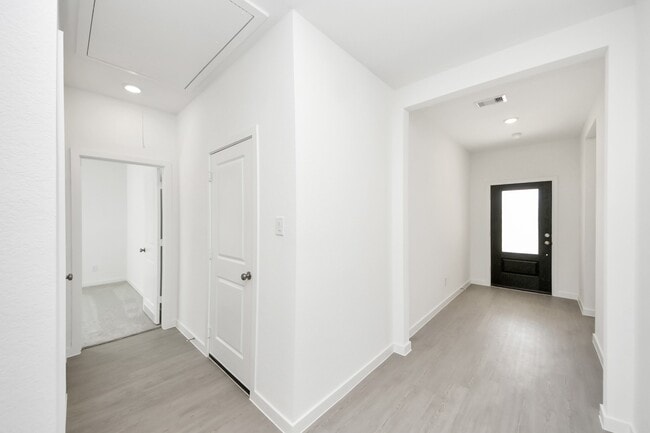 Building Photo - 16310 Texas Flatland Way