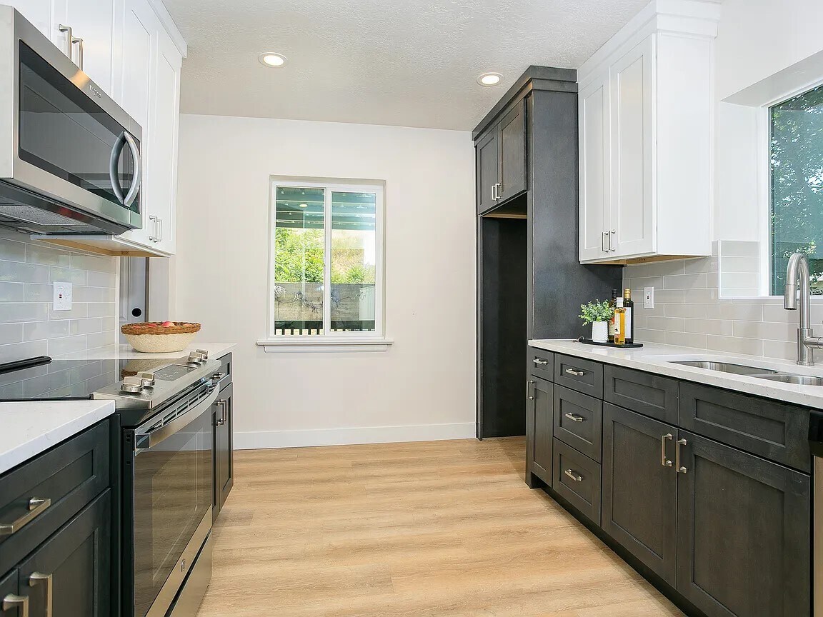 Building Photo - 348 N 200 W