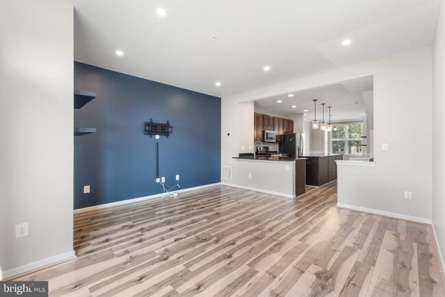 Building Photo - 336 White Oak Way