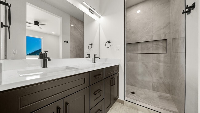 Building Photo - 367 Toms Cyn Dr